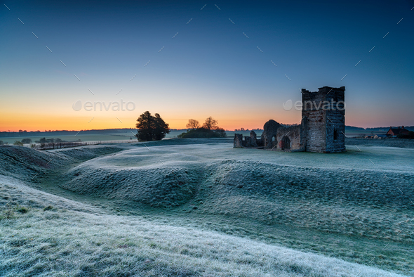 A frosty dawn over the old church at Knowlton - Stock Photo - Images