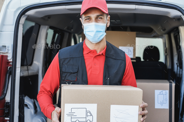 Courier driver man delivering package while wearing safety mask - Focus on face