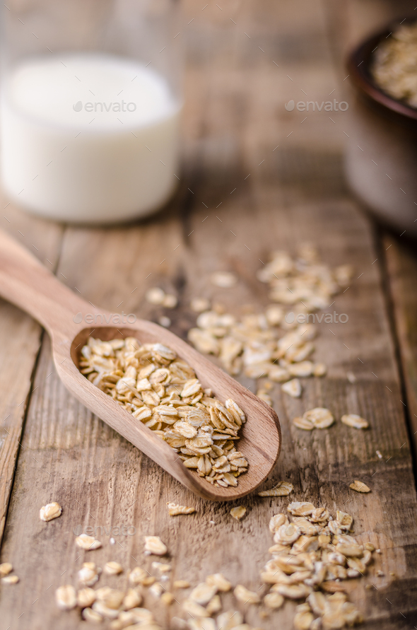 Raw oatmeal product