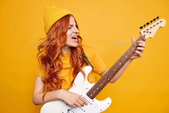 Singer Playing Acoustic Guitar. Guitarist Flat Character Poses. Vector  Illustration. Royalty Free SVG, Klipartlar, Vektör Çizimler ve Stok Çizim.  Image 132738224