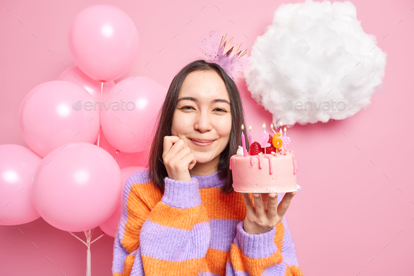 Trendy Birthday Photoshoot Poses for a Girl | by Zoopgopr | Medium-hoanganhbinhduong.edu.vn