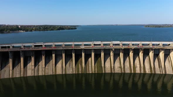 City Traffic on the Hydroelectric Dam alt