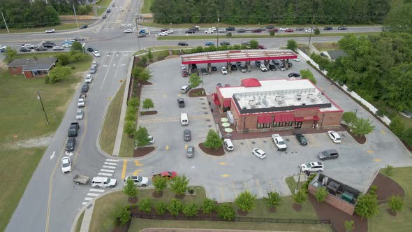 Cars wrapped all around a gas station needing gas, during a gas shortage alt