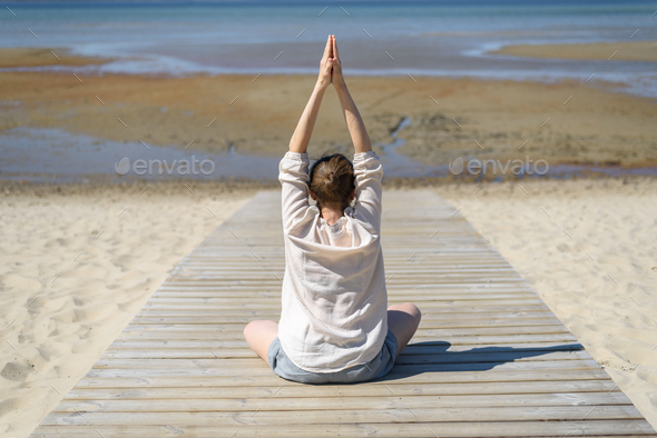 Premium Photo | Beautiful girl with yoga poses on the beach at sunrise on  the sea coast