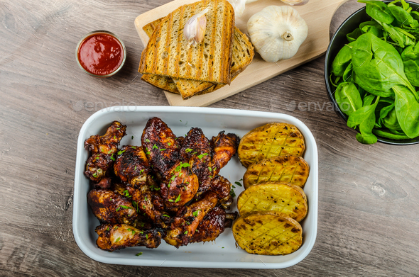 Sticky chicken wings with garlic panini bread