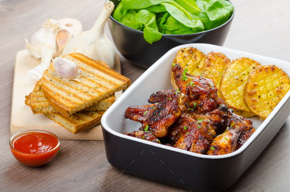 Sticky chicken wings with garlic panini bread