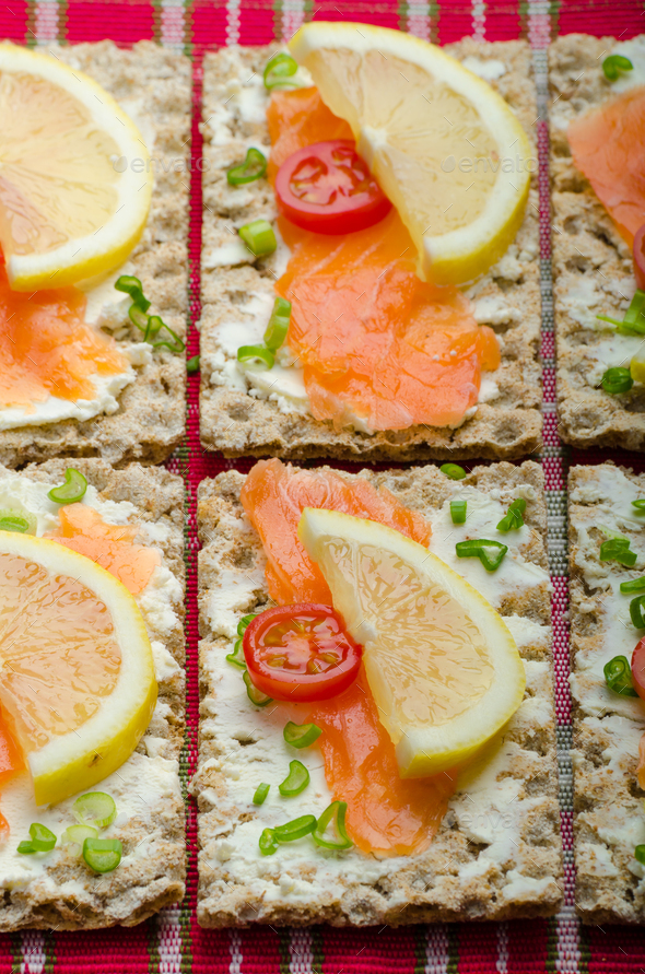 bio-healthy-food-kneckebrot-spread-cheese-with-smoked-salmon-and