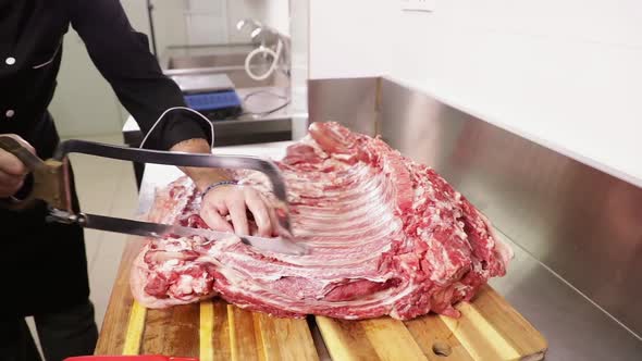 Sawing Pork Rib alt