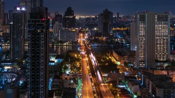 Bangkok traffic toward downtown at night, zoom out - time lapse