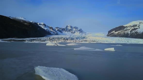 Skaftafell Glacier in the Iceland National Park alt