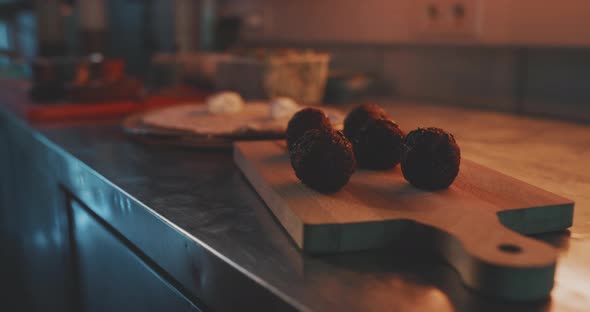 Close up of the meatballs alt