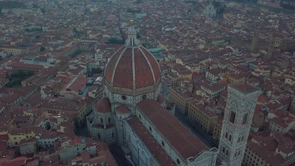 Aerial View on the City and Cathedral of Santa Maria Del Fiore alt