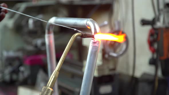 Craftsman Welds Aluminum Pipe