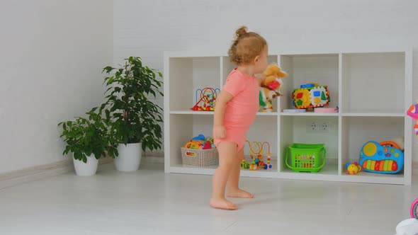 Baby Runs Around the Room alt