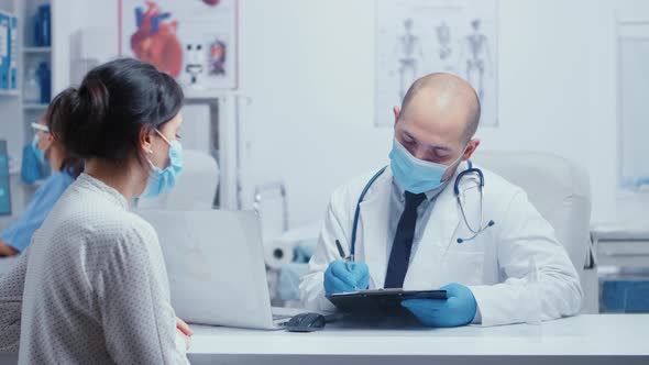 Questioning Patient During Covid-19 alt