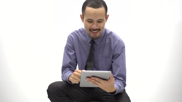 Business people are using tablet to make business contacts, online business concept