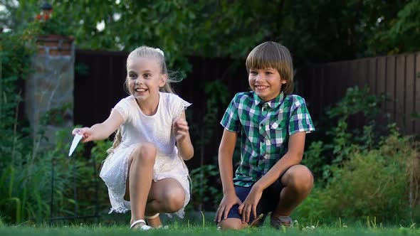 Small Happy Kids Running After Kitten Around Lawn, Childrens Outdoor Games alt