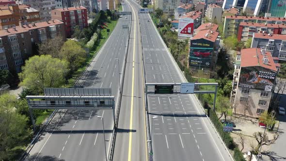 Empty Istanbul Highways During a Pandemic