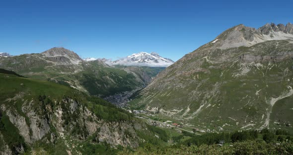 Climbing to the Iseran Pass, Savoie department, France alt