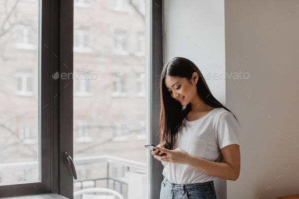 500+ Looking Out Window Pictures [HD] | Download Free Images on Unsplash