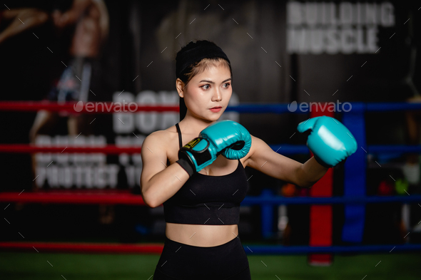 Woman in boxing stance hi-res stock photography and images - Alamy