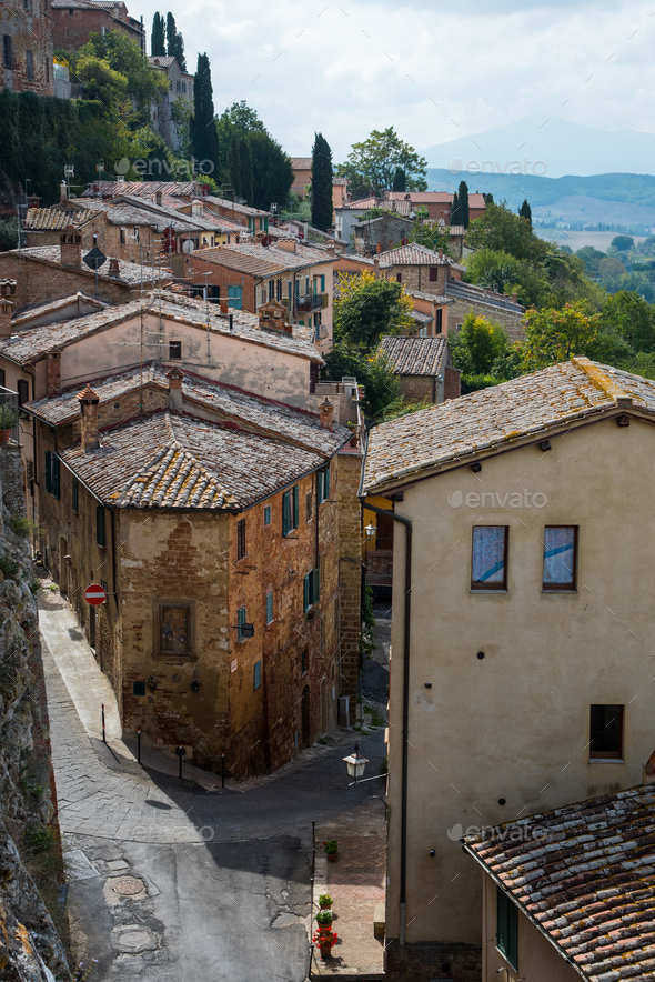 Houses and empty street at Montepulciano medieval hill town. Tuscany ...