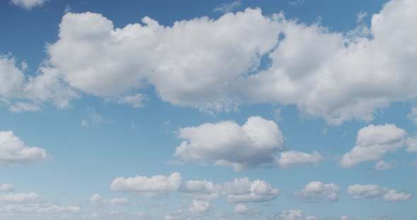 Timelapse Bright Beautiful Sun in a Blue Sky alt