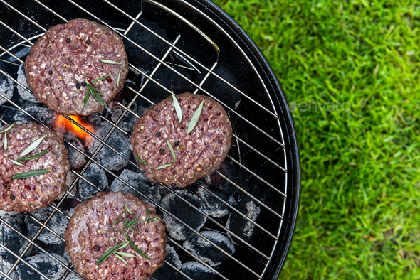 How to Grill Burgers on a Charcoal Grill 