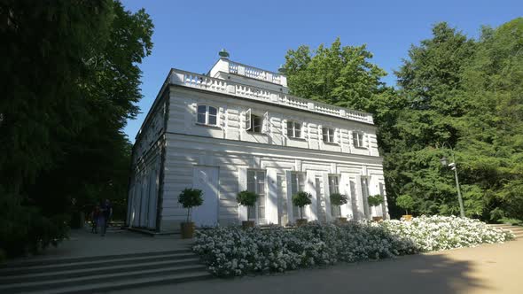 The Little White House in Lazienki Park alt