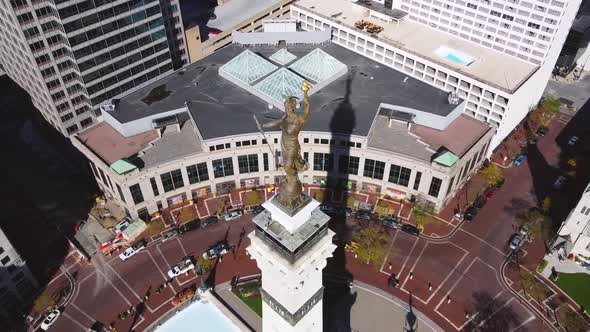 Aerial Circle Around Indianapolis Soldiers and Sailors Monument in Indiana alt