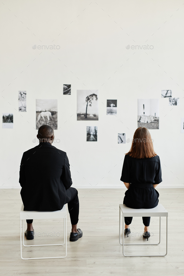 Minimal Couple in Art Gallery