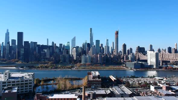 Hunter's Point South With Queensboro Bridge Over Roosevelt Island And East River From Lenox Hill In alt