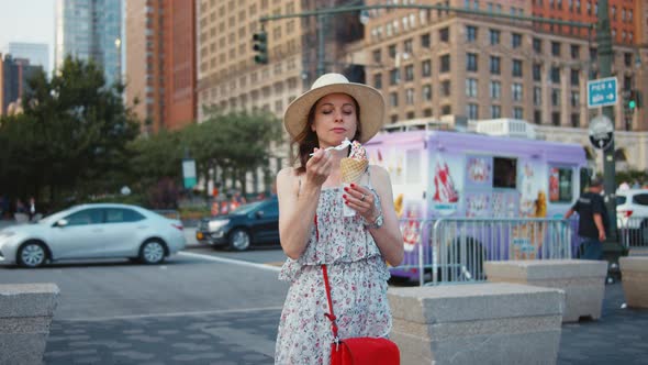 Young girl at a food truck alt