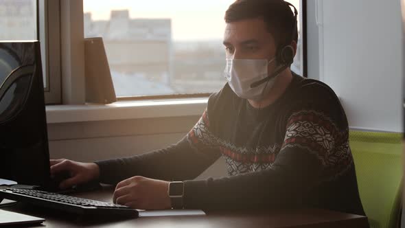 A Call Center Employee Solves a Customer's Problem By Phone alt