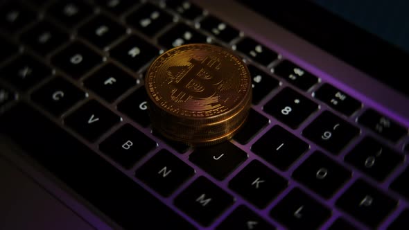 Gold Coin Bitcoin on Keyboard Crypto Currency Course alt