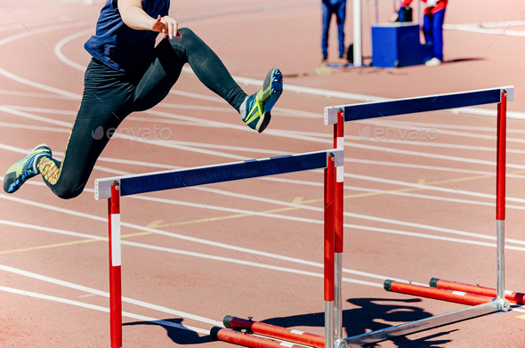 track shoes for hurdles