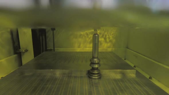 Precision cutting of metal parts using an Electrical discharge machine alt