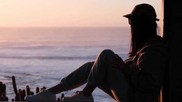 female model looking at the horizon with her marked silhouette, looking at pichilemu