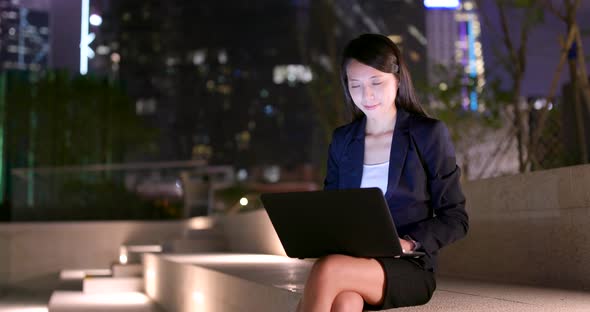 Business woman work on notebook computer at night alt