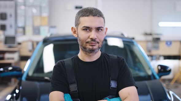Male Portrait of a Skilled Worker From a Car Service alt