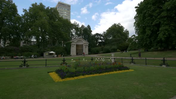 The Queen Annes Alcove seen from the Italian Gardens alt