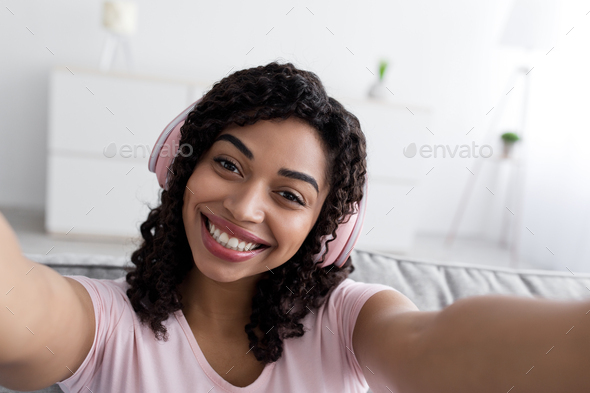 Listen favorite music, selfies and videos for blog, video call, chat