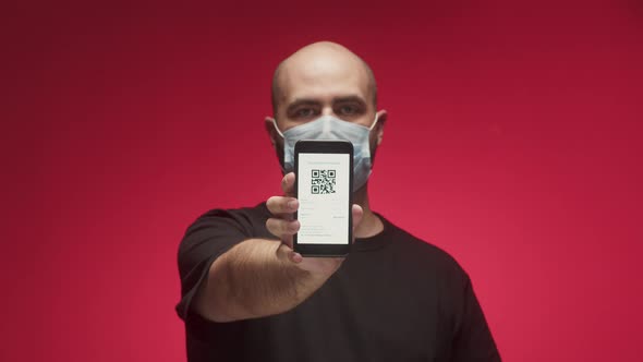 Man Show on Phone Vaccination Passport with Qr Code International Coronavirus Covid 19 Vaccine alt