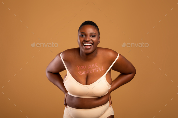 Stockfoto Black woman, underwear model and body in fashion studio