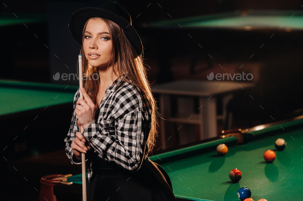 Billiard Game Online Training Course, Woman Playing Billiards