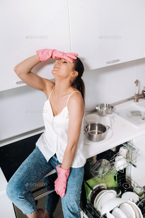 A pink viscose dish cloth rests on top of the kitchen faucet. Metal sink  with foam. Cleaning, washing dishes, household chores. Close-up, selective  fo Stock Photo - Alamy