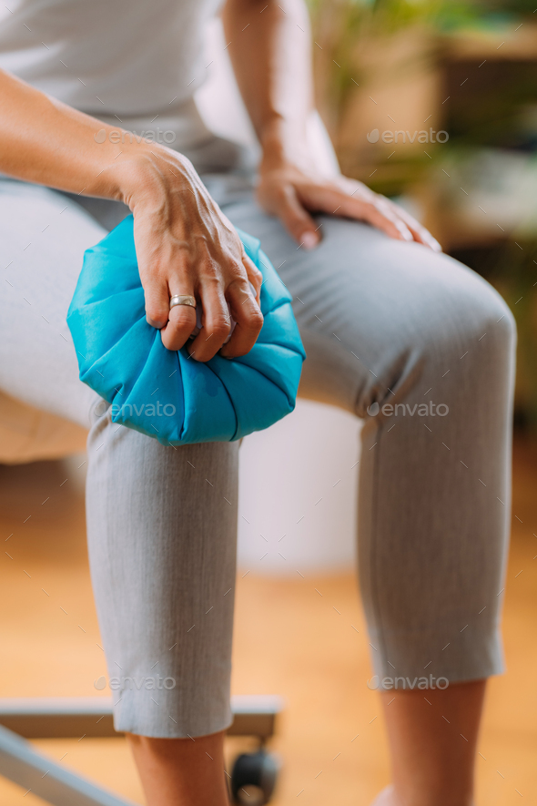 Knee Pain Cold Compress Ice Bag Treatment.