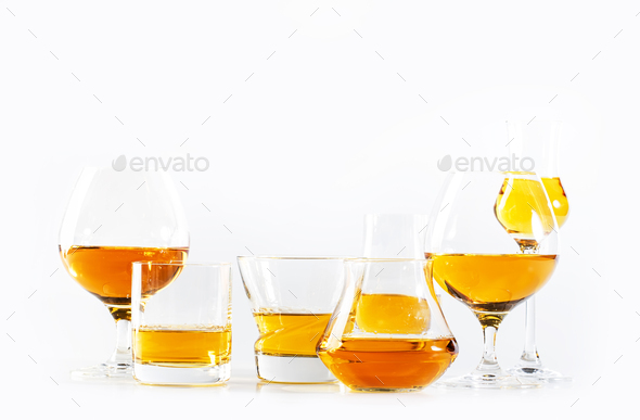 Strong alcohol drinks, hard liquors, spirits and distillates iset in glasses
