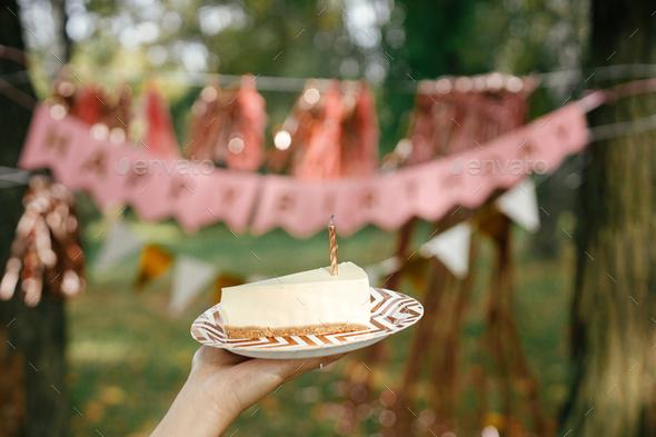 Twenty Grammes - Rustic birthday cake with rosemary and rose petals. 🌿🍃🌹  #throwback #twentygrammes | Facebook
