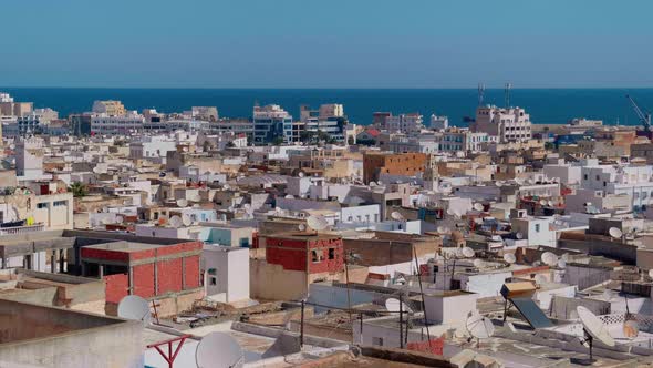 Tunisian cityscape, many satellite dish on private houses alt